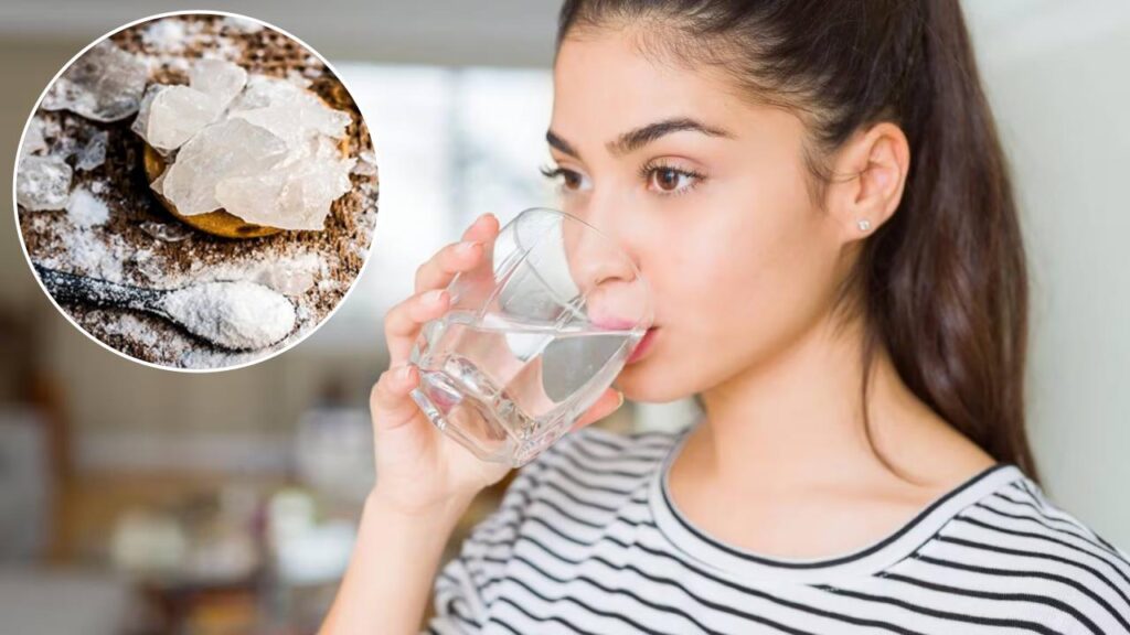 रात में पानी में फिटकरी डालकर पीने से क्या फायदे होते हैं? शरीर में दिखेंगे ये 5 बदलाव